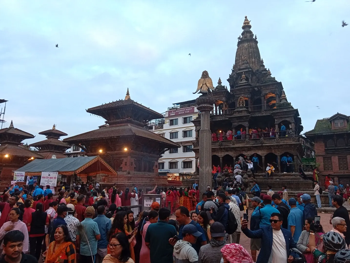 कृष्ण जन्माष्टमी : कृष्ण मन्दिरका चारै ढोका खुला, विशेष आरती गरिँदै
